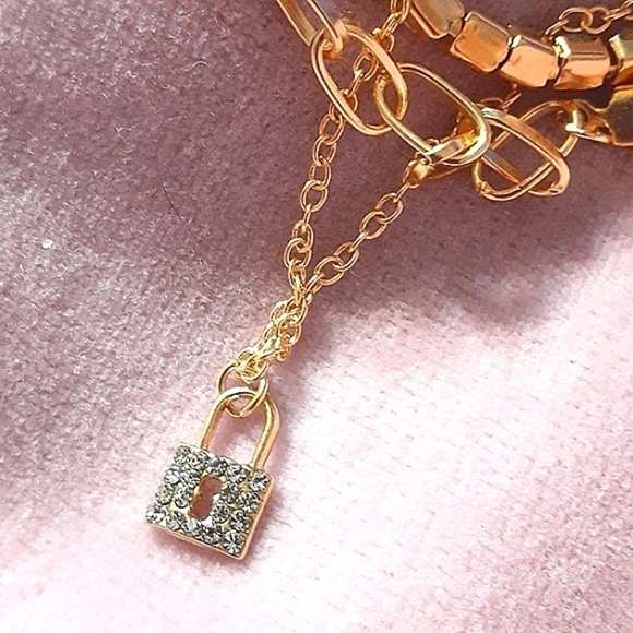 BLING + LUXURY + 4 GOLDEN Strands - Picture 4 of 7